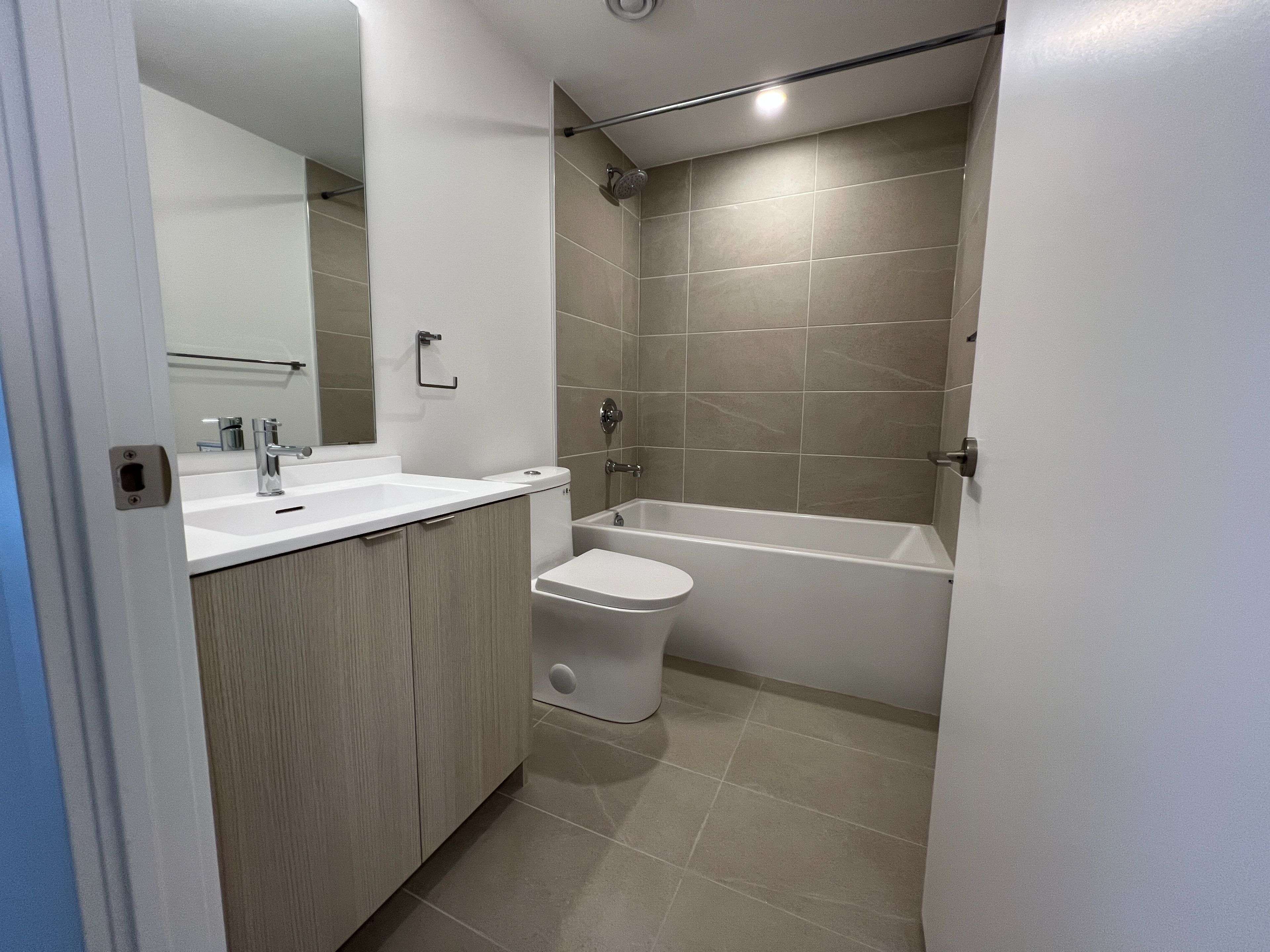 100 Queen ST E #902, Toronto C08, ON M5C 0B5