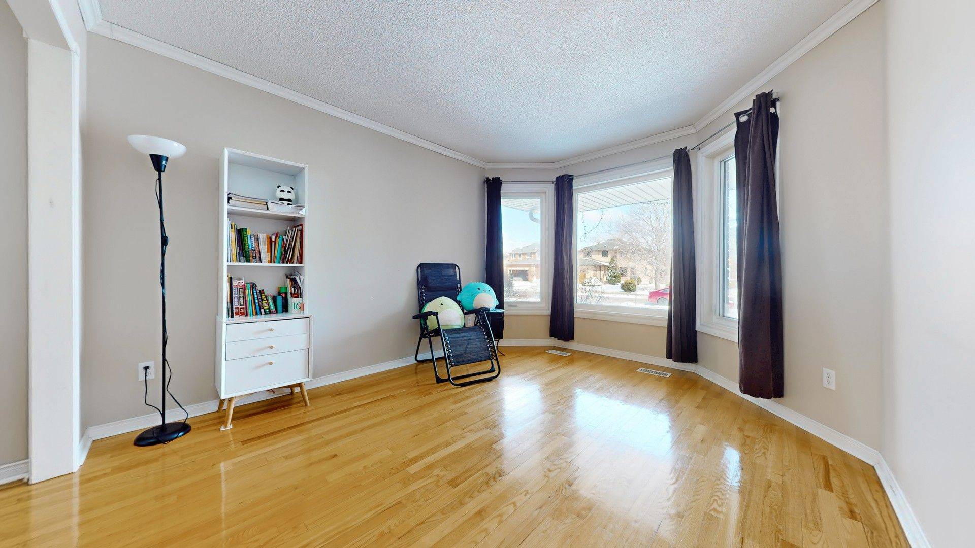 39 Etherington CRES, Barrie, ON L4N 7T2