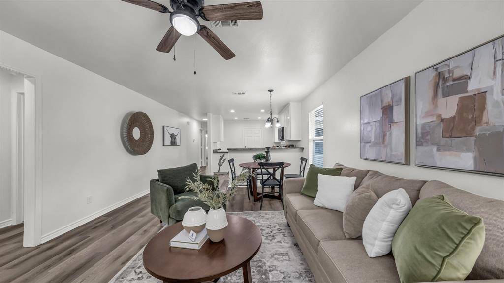 1415 N Elm Street, Weatherford, TX 76086