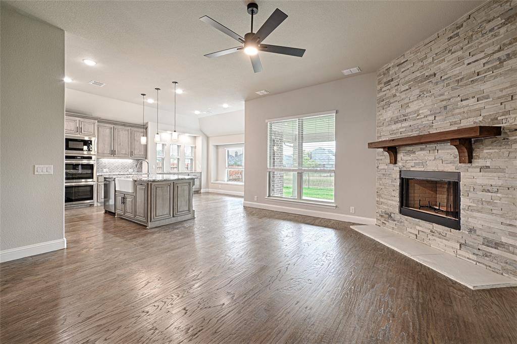 521 Livia Street, Burleson, TX 76028