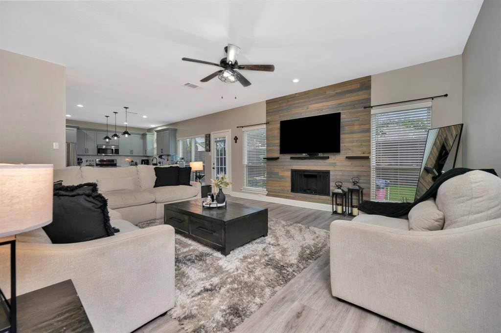 102 Lakeway Lane, Justin, TX 76247