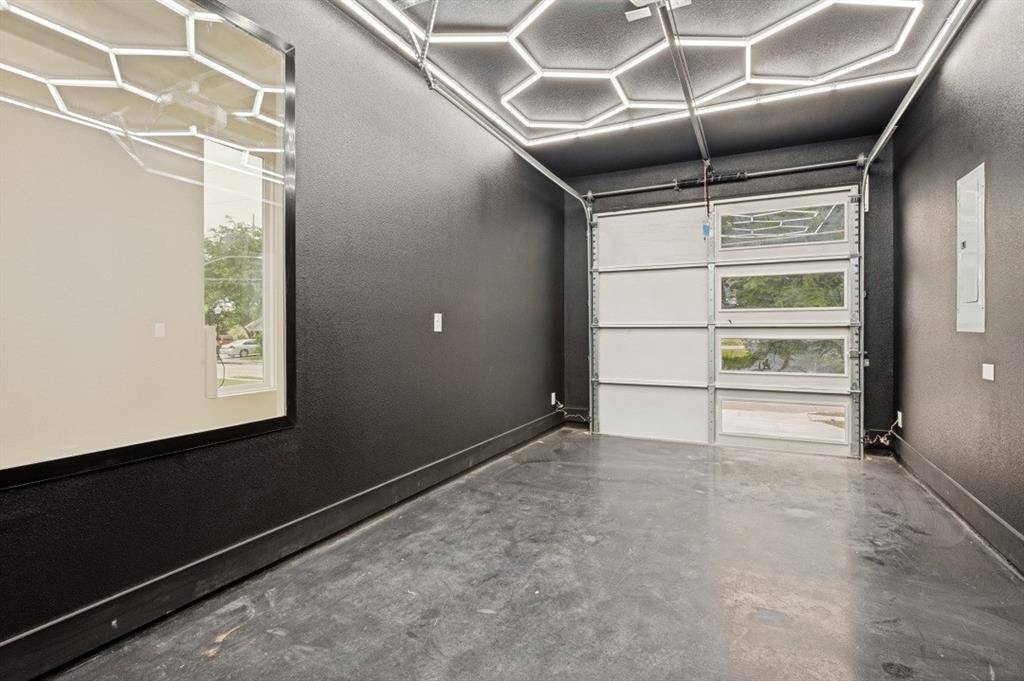 423 N Moore Street, Dallas, TX 75203