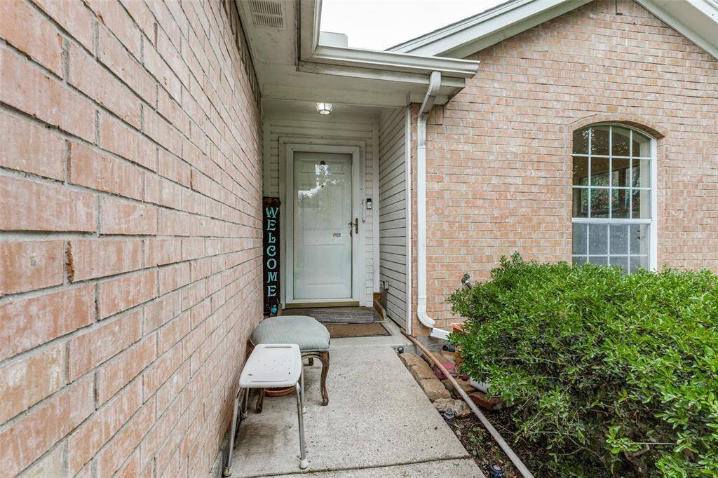 7429 Creekfall Drive, Fort Worth, TX 76137