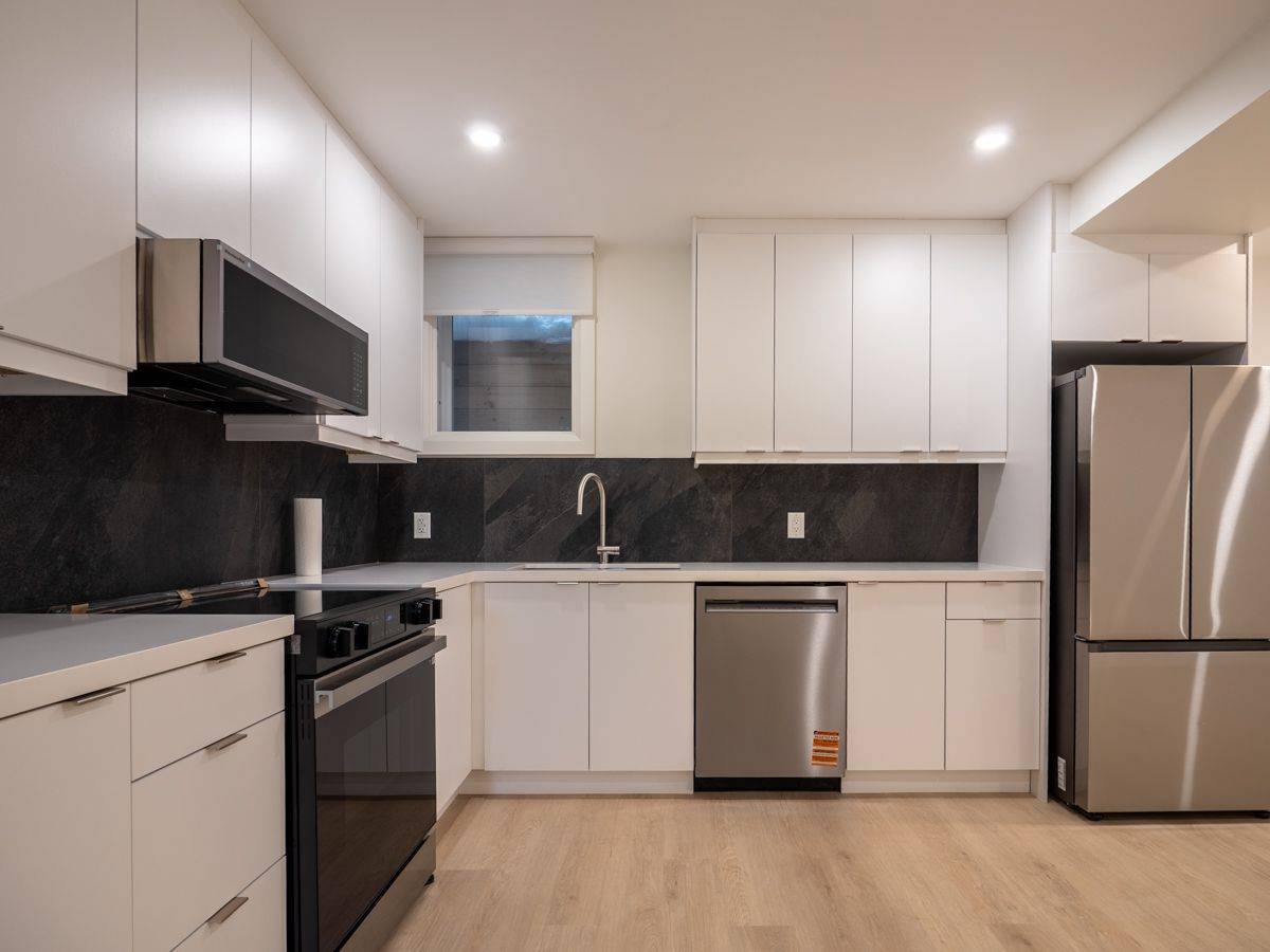 168 Annette ST #Unit C, Toronto W02, ON M6P 1P4