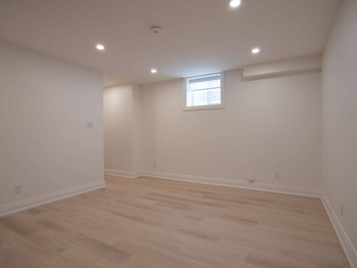 168 Annette ST #Unit C, Toronto W02, ON M6P 1P4