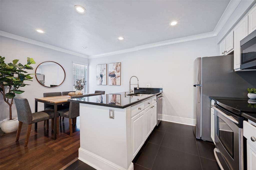 5930 Sandhurst Lane #218, Dallas, TX 75206