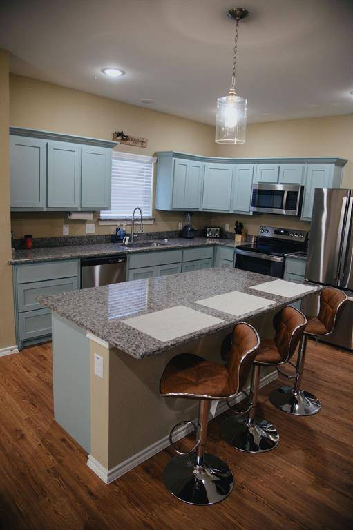 1041 Hillburn Drive, West Tawakoni, TX 75474