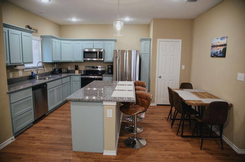 1041 Hillburn Drive, West Tawakoni, TX 75474