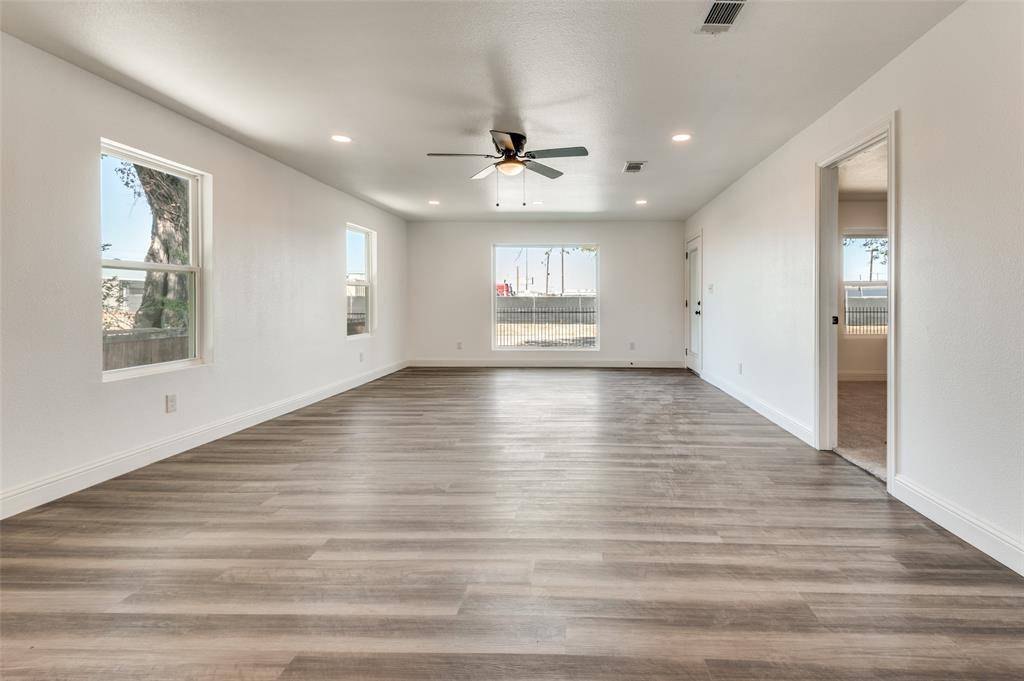 5728 Wilkes Drive, Fort Worth, TX 76119