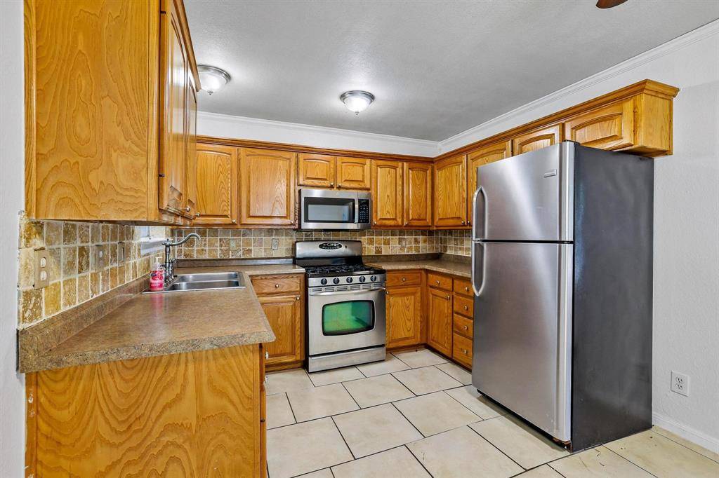 1208 Mill Street, Gainesville, TX 76240