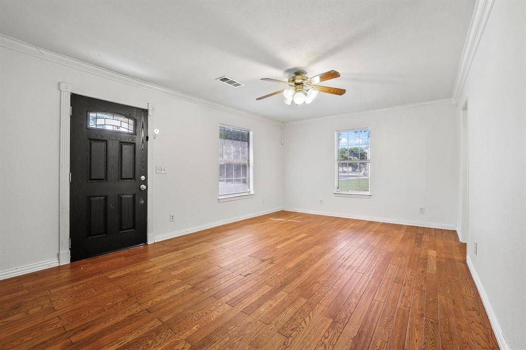 1208 Mill Street, Gainesville, TX 76240