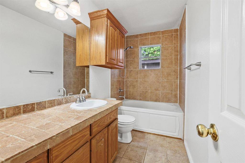 1208 Mill Street, Gainesville, TX 76240