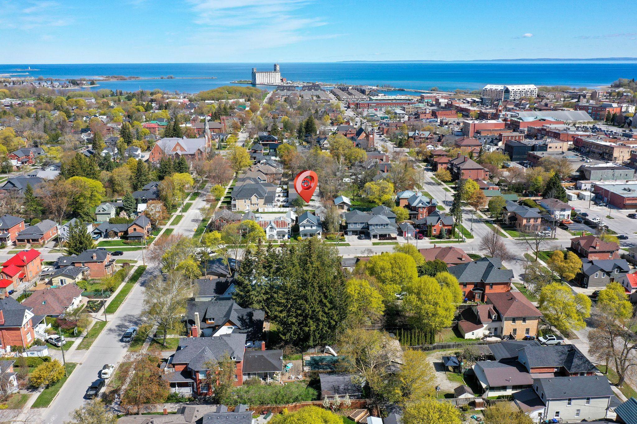 77 Fourth ST W, Collingwood, ON L9Y 1R5