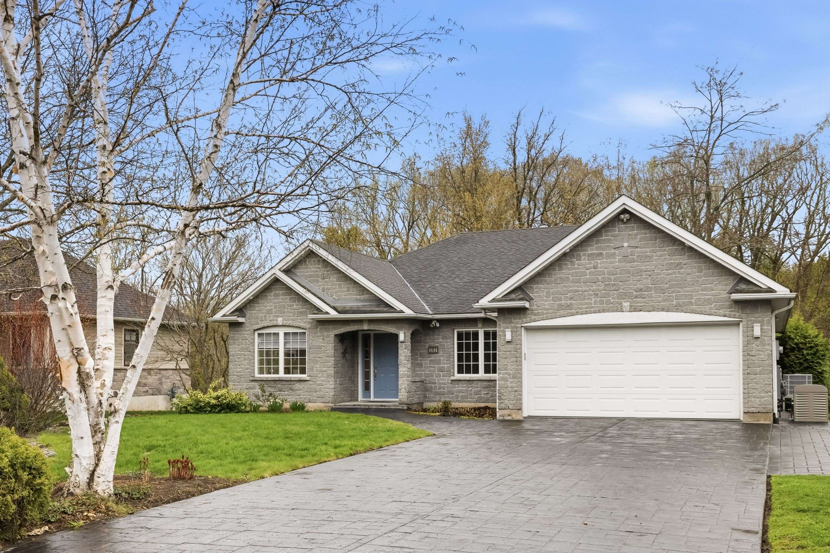 202 Prince Edward ST, Brighton, ON K0K 1H0