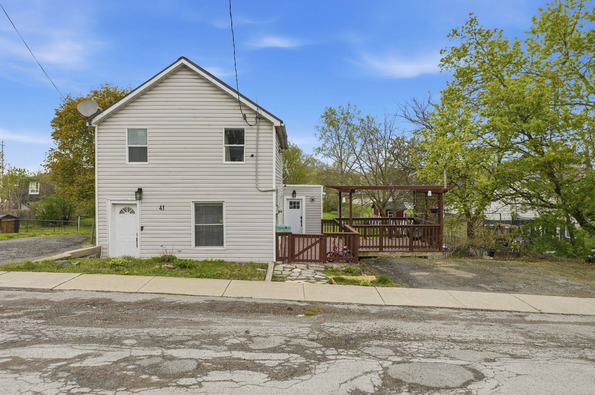 41 Baldwin ST, Belleville, ON K8P 2V2