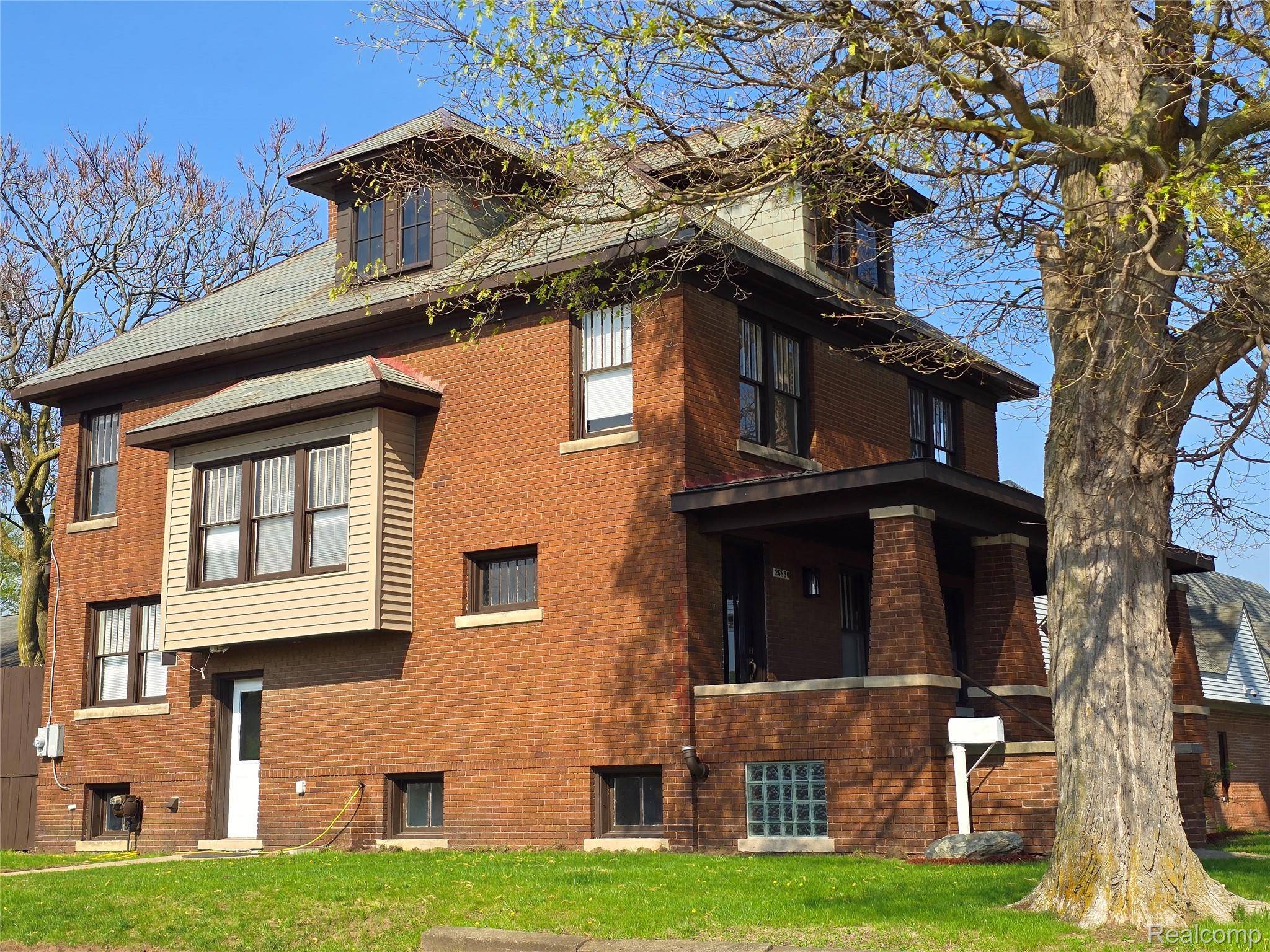 26850 W 7 Mile RD, Redford Charter Township, MI 48240