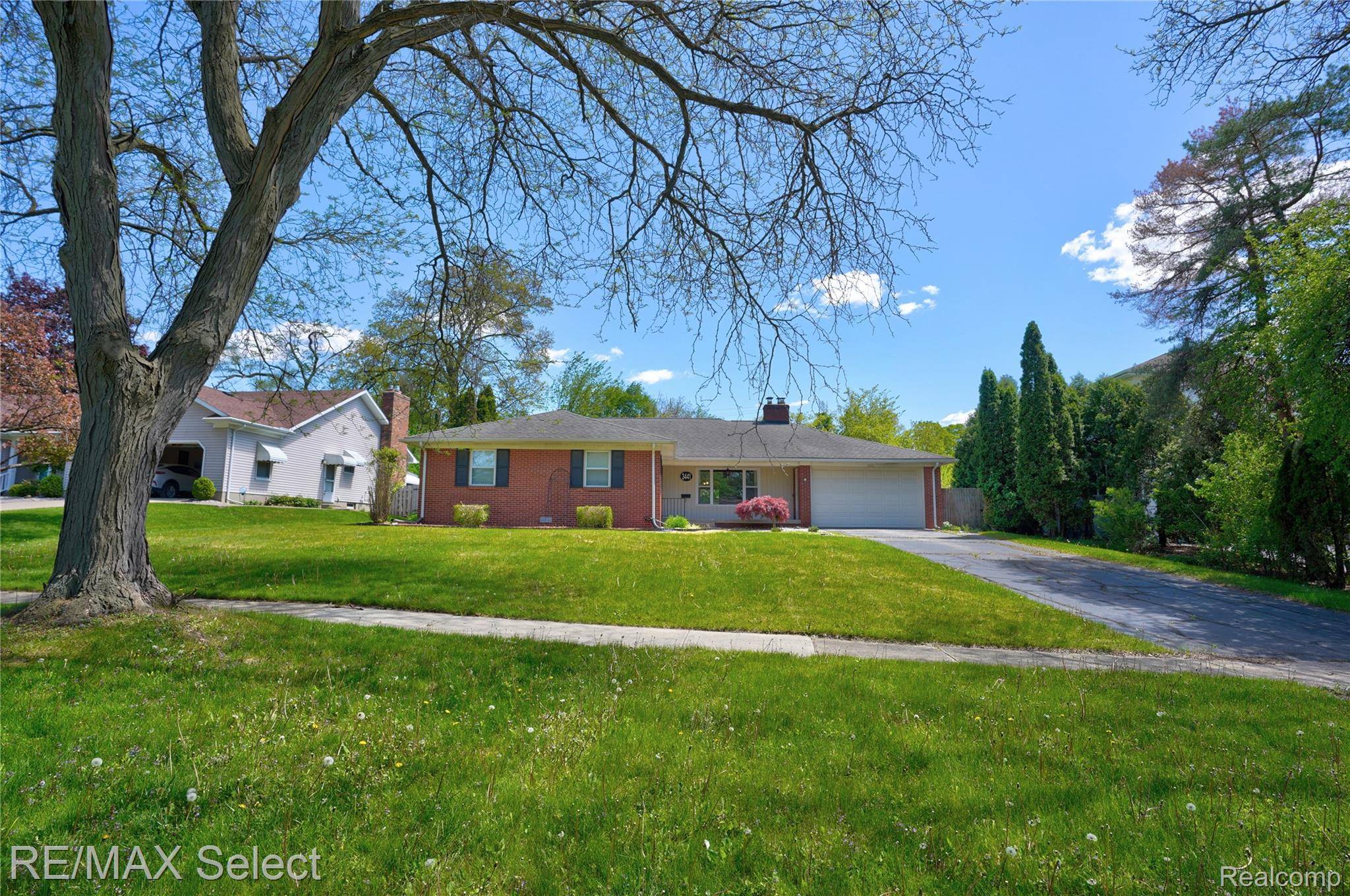 3441 Hawthorne DR, Flint, MI 48503