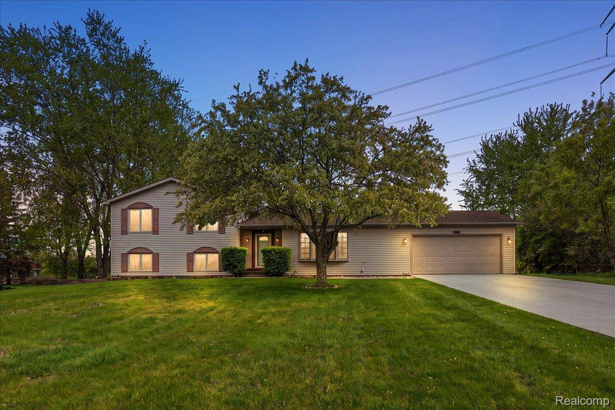 1081 Eagle Nest DR, Oakland Charter Township, MI 48306