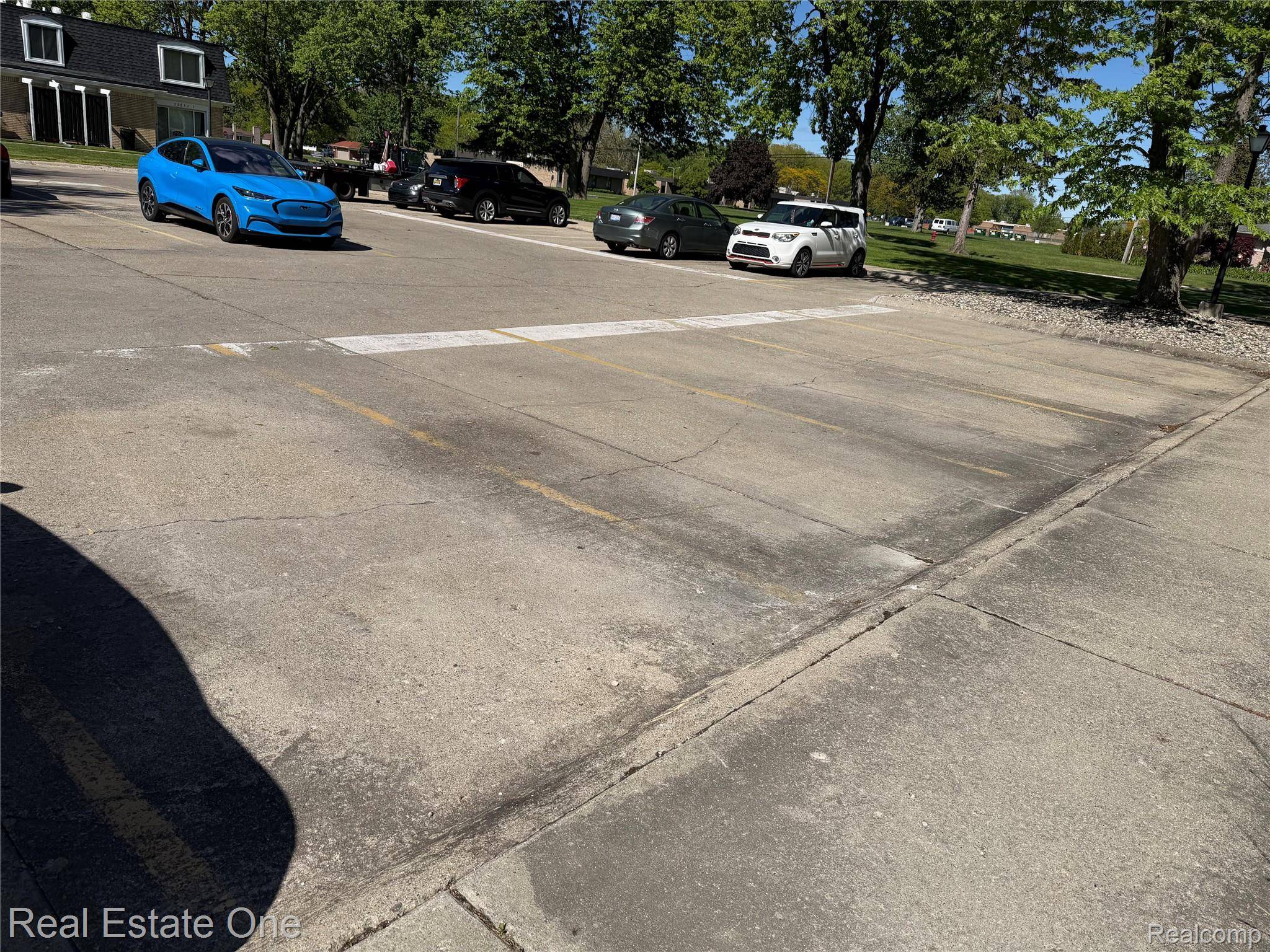29828 CITY CENTER # 1 DR ## 1, Warren, MI 48093