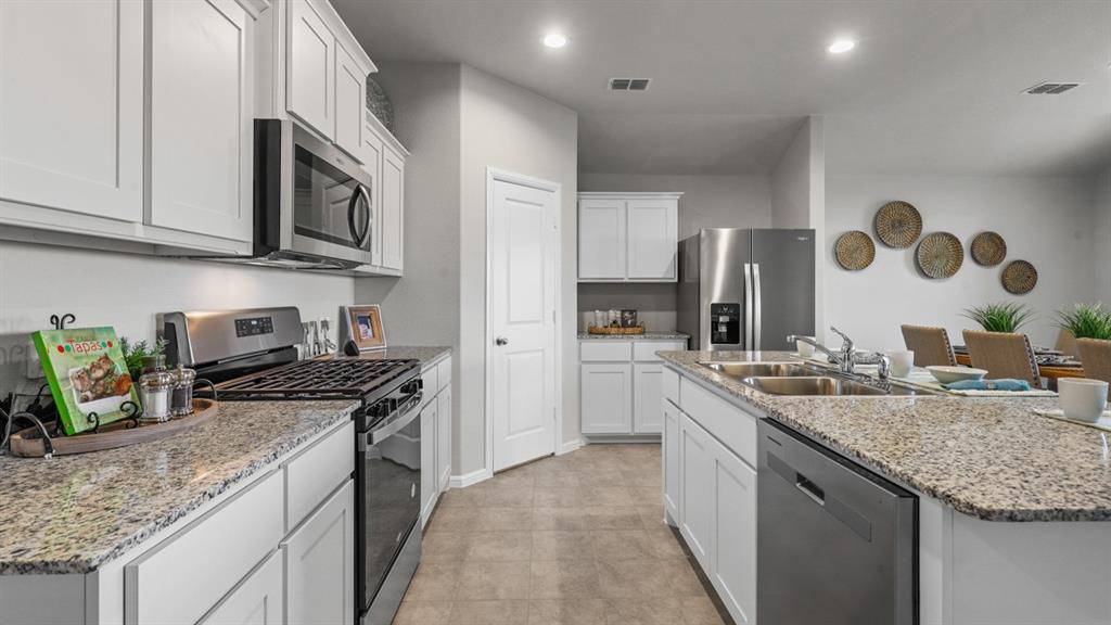1016 FOXBURG Drive, Fort Worth, TX 76131