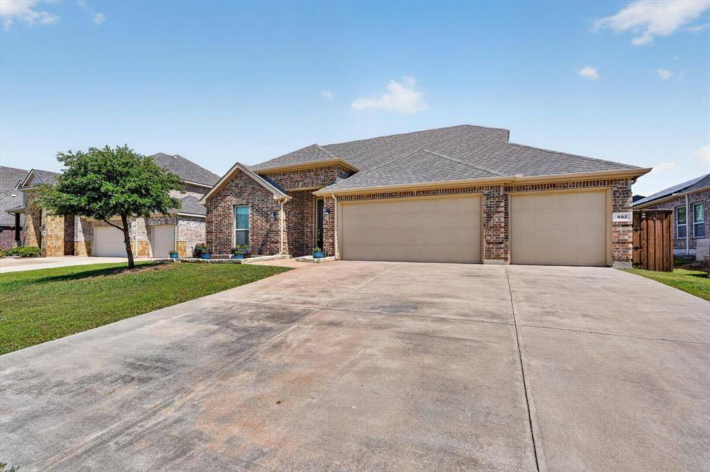 557 Lake Bluff Avenue, Oak Point, TX 75068