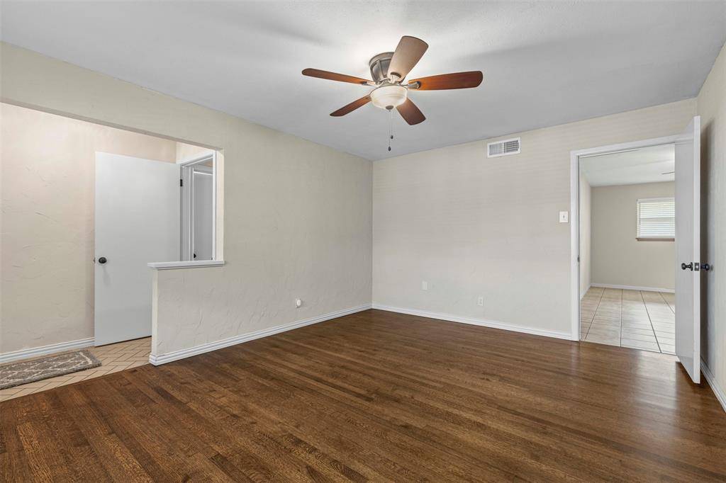 9209 Boundbrook Avenue, Dallas, TX 75243