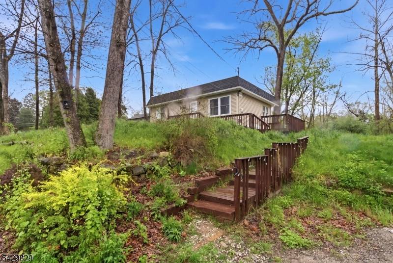 912 E Walnut Dr, Stillwater Twp., NJ 07860