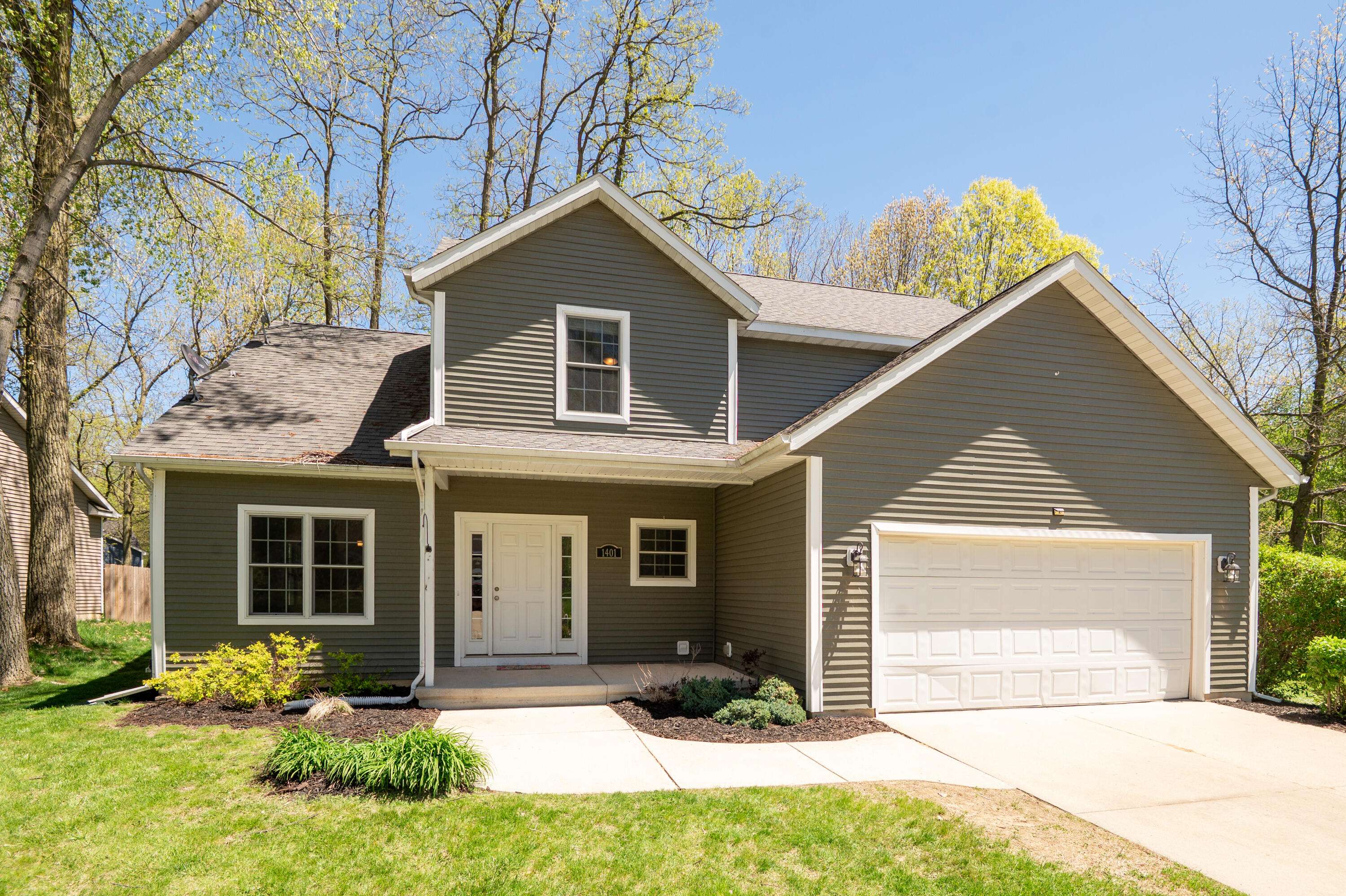 1401 Whispering TRL, Benton Charter Twp, MI 49022