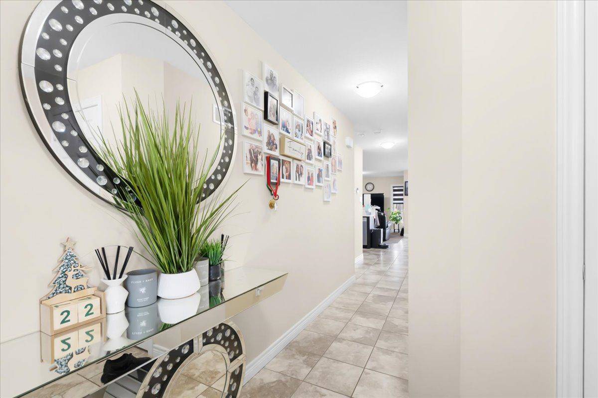 28 Drone CRES, Guelph, ON N1K 0C1