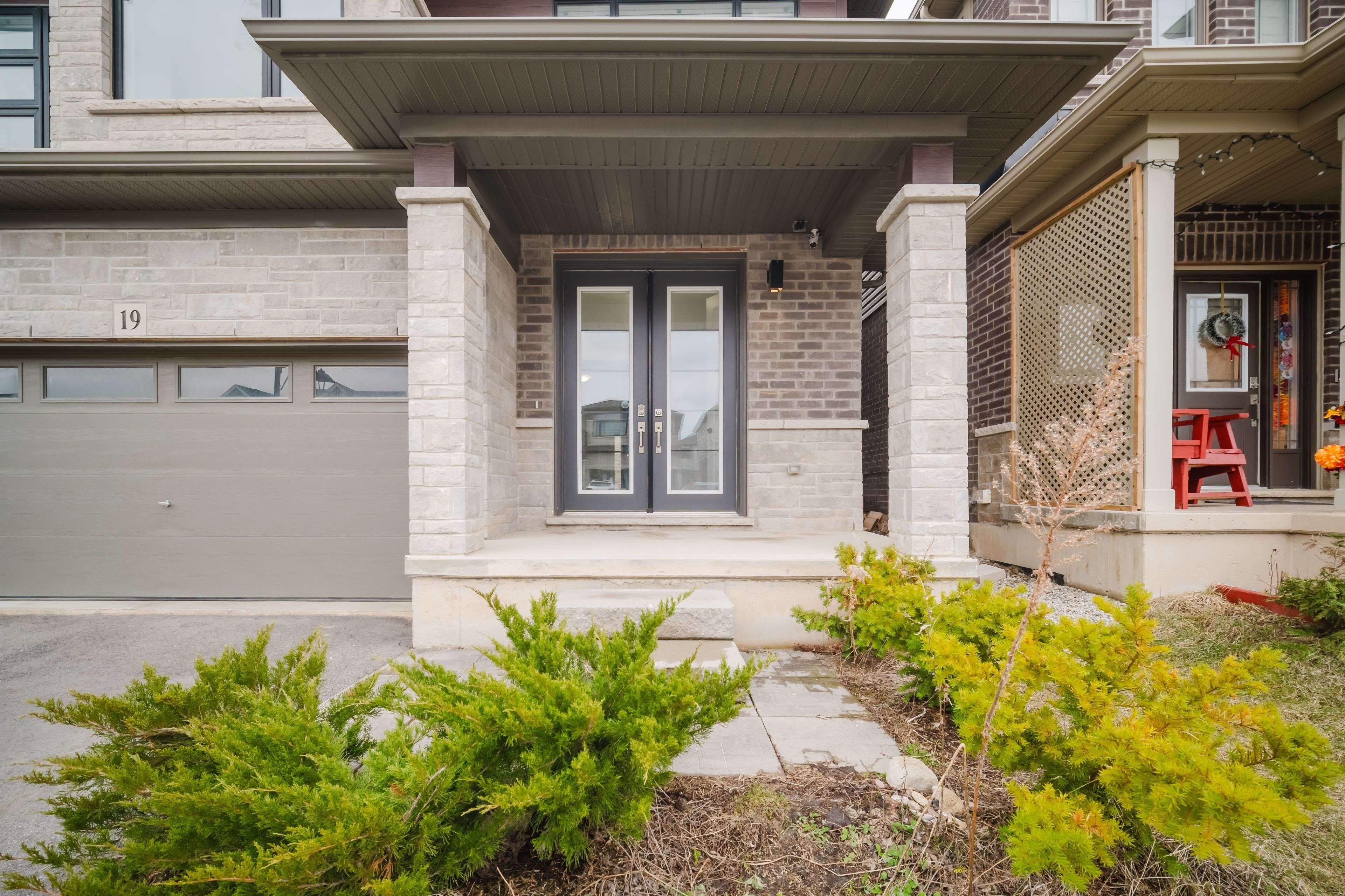 19 Mclaren AVE, Brantford, ON N3T 0T4