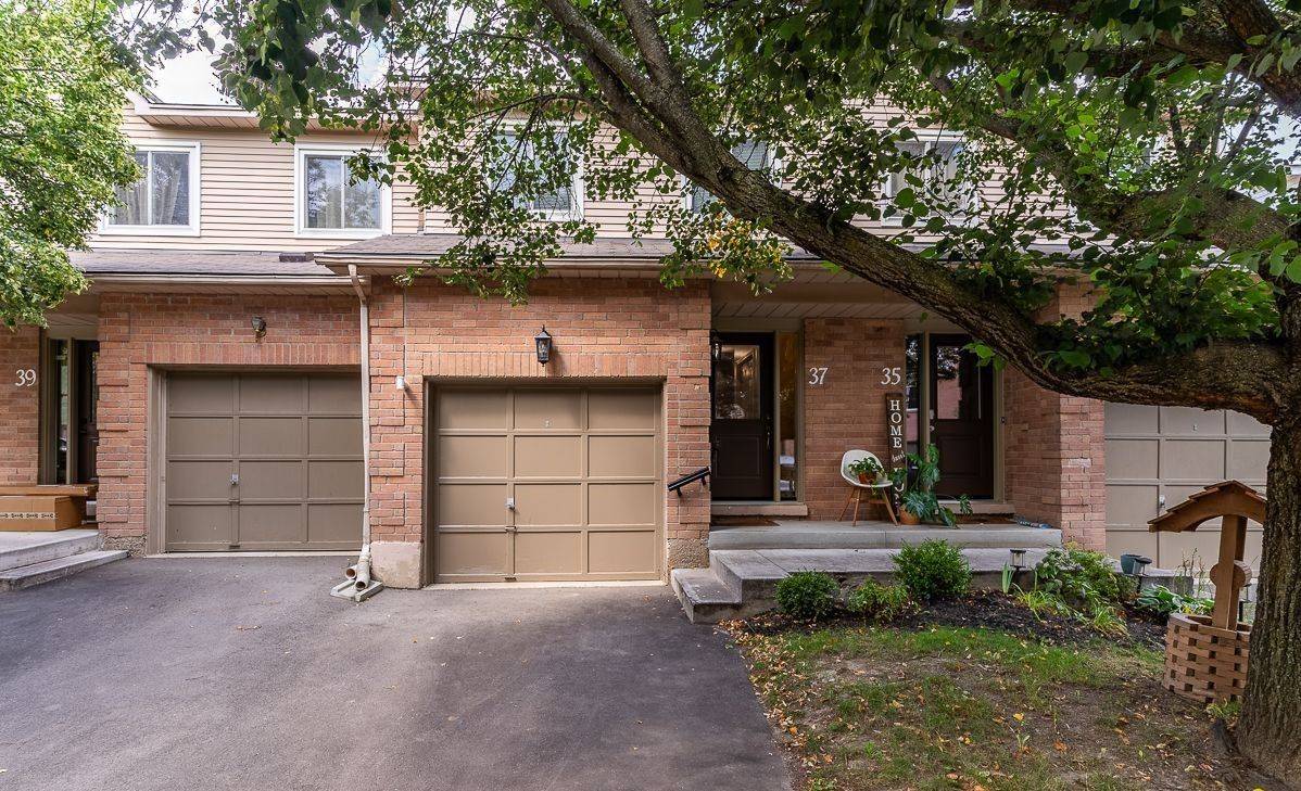 26 Moss BLVD #37, Hamilton, ON L9H 6W7