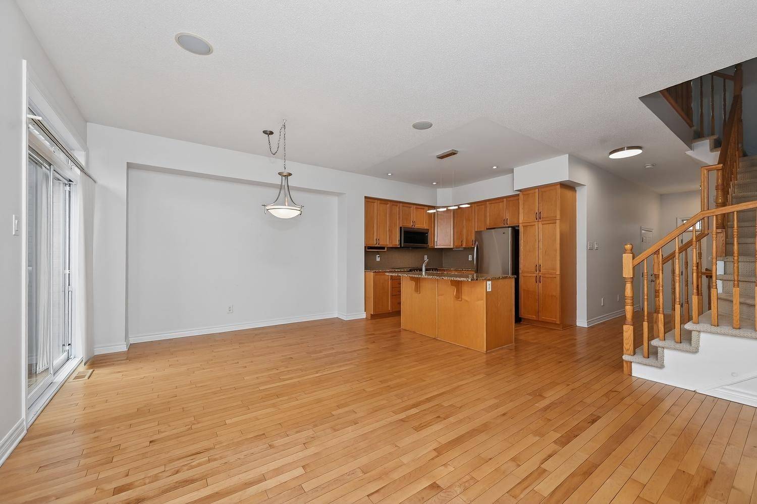 219 Jersey Tea CIR, Blossom Park - Airport And Area, ON K1V 2L4