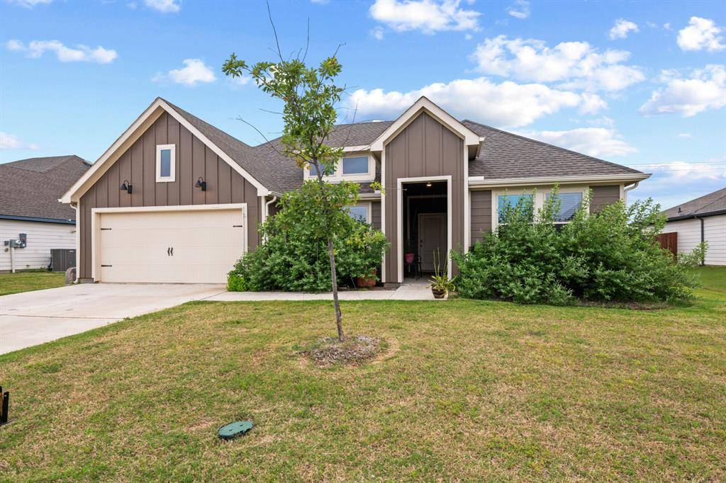 943 Buttercup Drive, Pilot Point, TX 76258