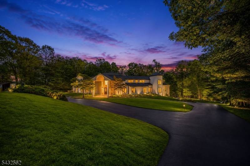 809 W Shore Dr, Kinnelon Boro, NJ 07405