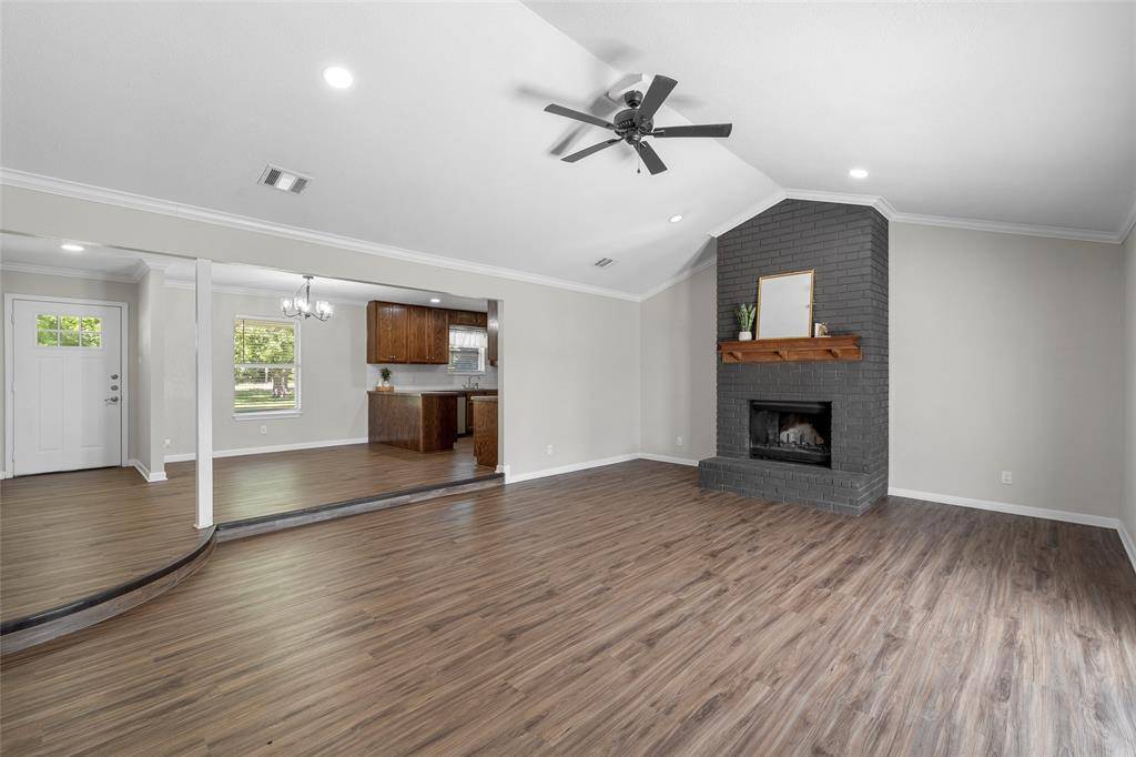 154 Longhorn Parkway, Axtell, TX 76624