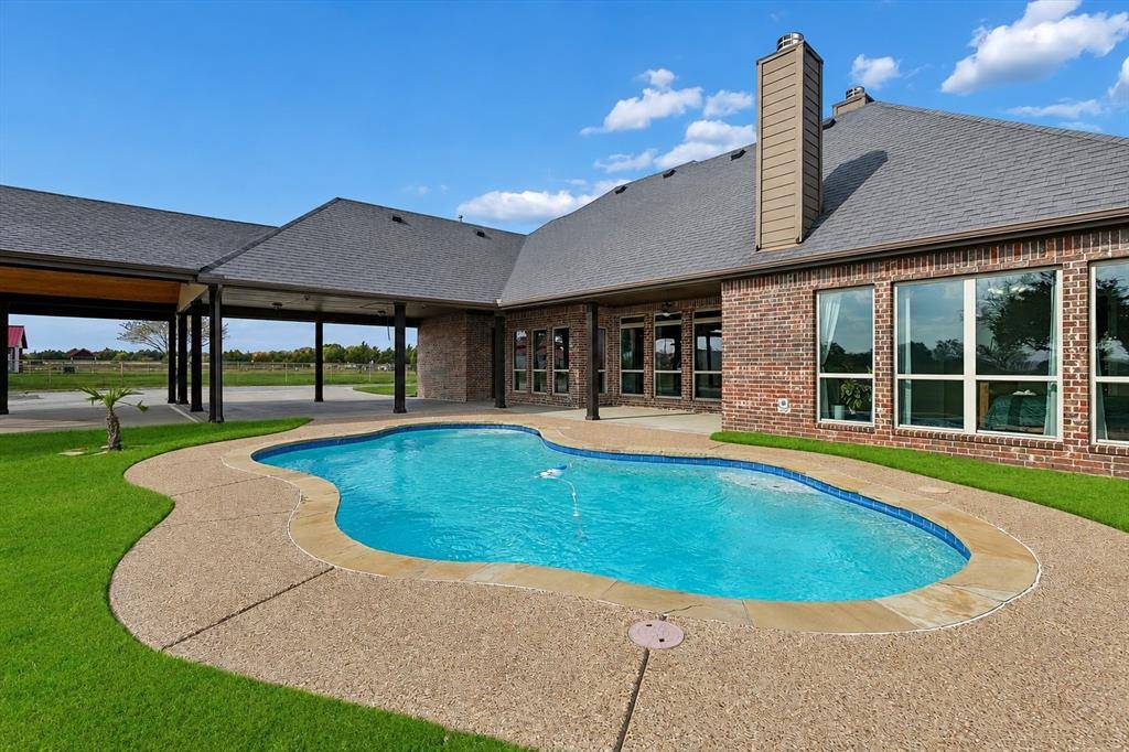 542 Pierce Road, Red Oak, TX 75154