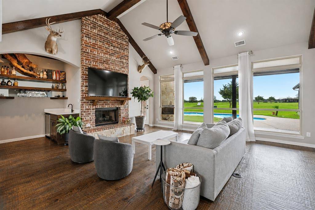 542 Pierce Road, Red Oak, TX 75154