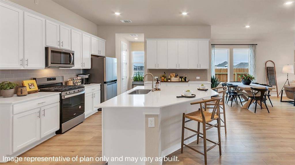 2305 Peak Point Drive, Grand Prairie, TX 75052