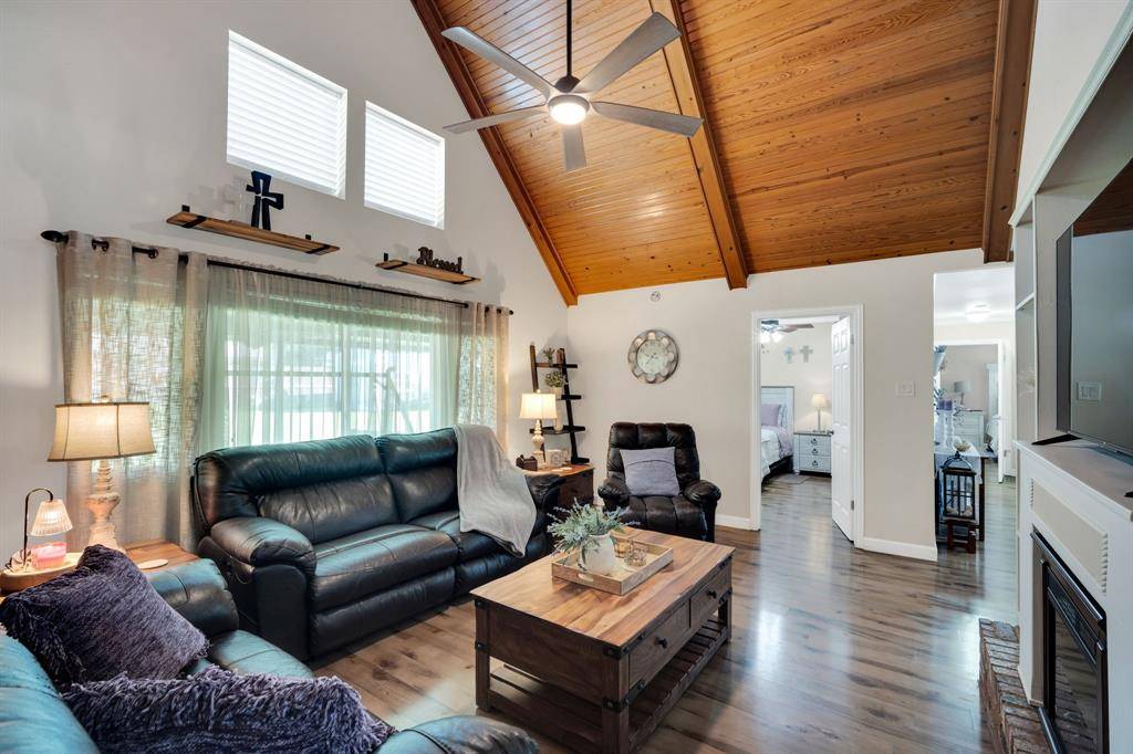 1104 Sheridan Lane, Cleburne, TX 76033