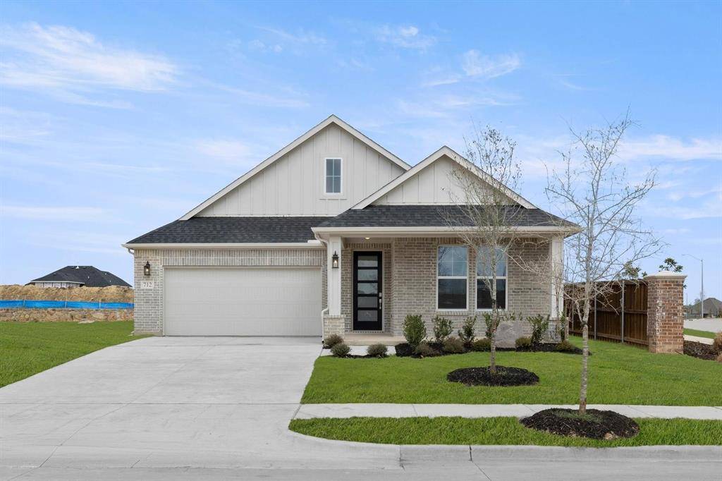 712 Hawthorn Lane, Mansfield, TX 76063