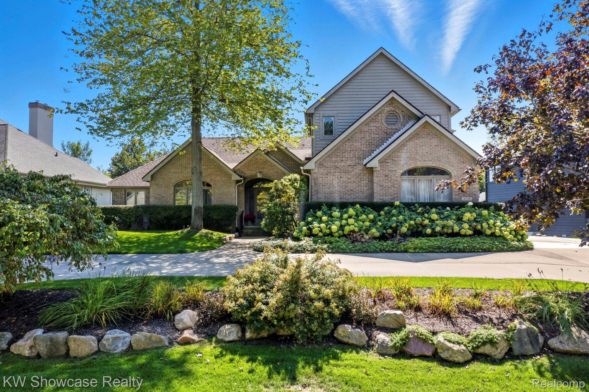 1539 Wandrei CT, Commerce Charter Township, MI 48382