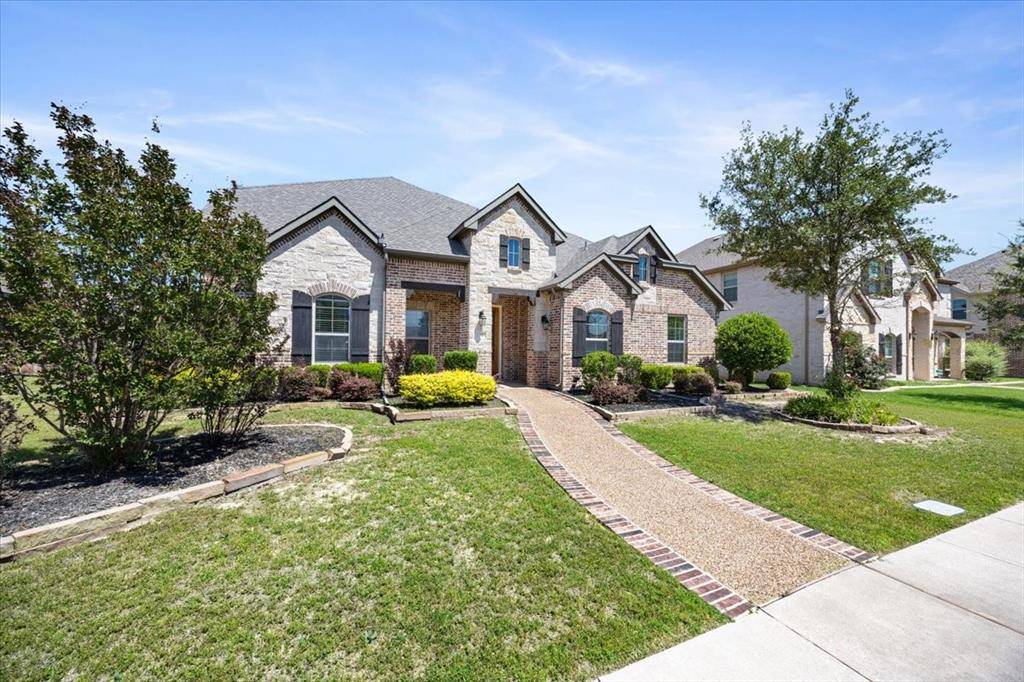 134 Pinewood Avenue, Red Oak, TX 75154