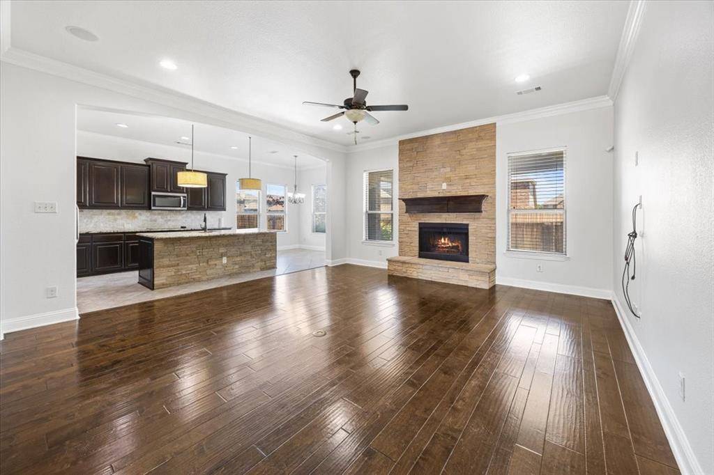 134 Pinewood Avenue, Red Oak, TX 75154