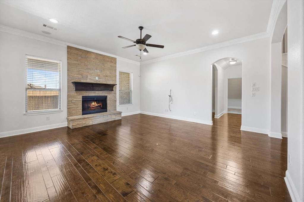 134 Pinewood Avenue, Red Oak, TX 75154