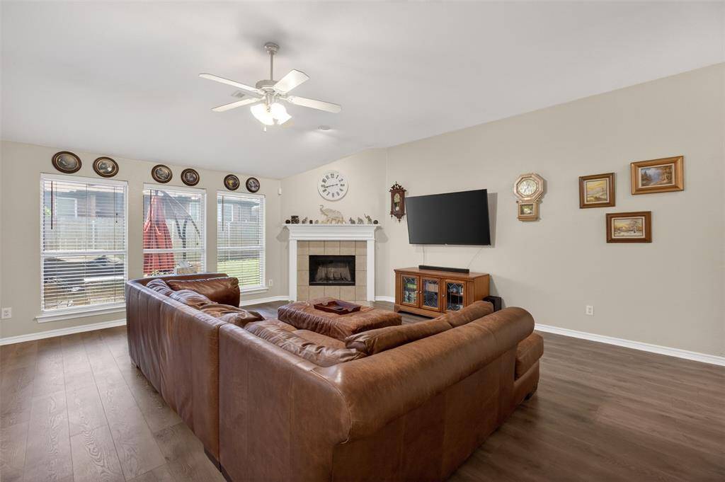 1913 Wahoo Drive, Mansfield, TX 76063