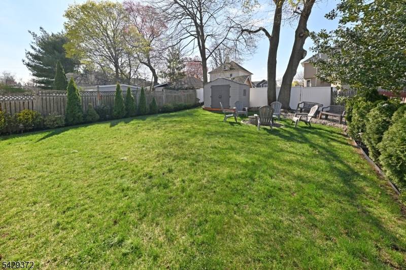 39 Niagara St, Dumont Boro, NJ 07628