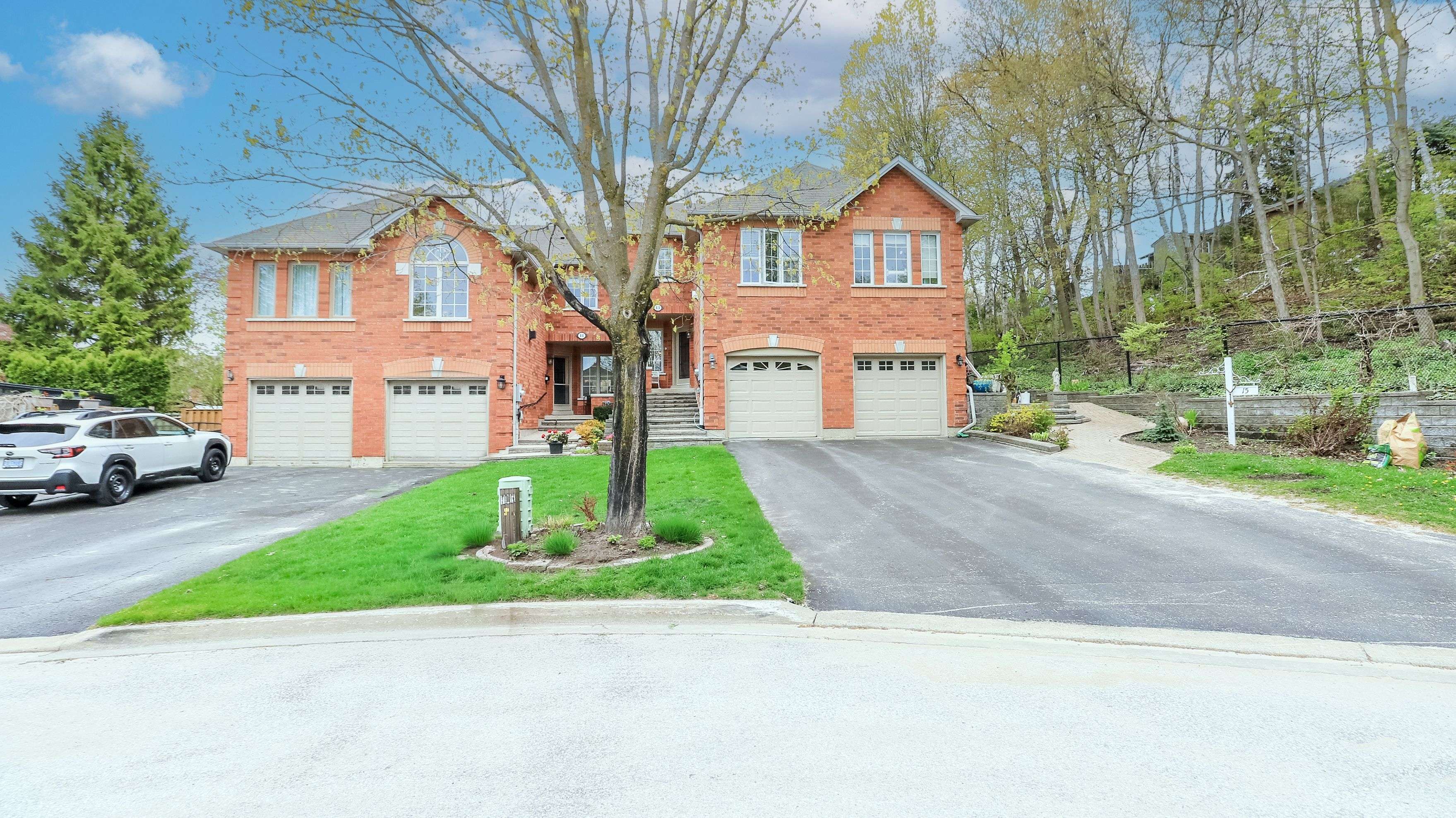 13 Bailey CT, Barrie, ON L4N 8N1