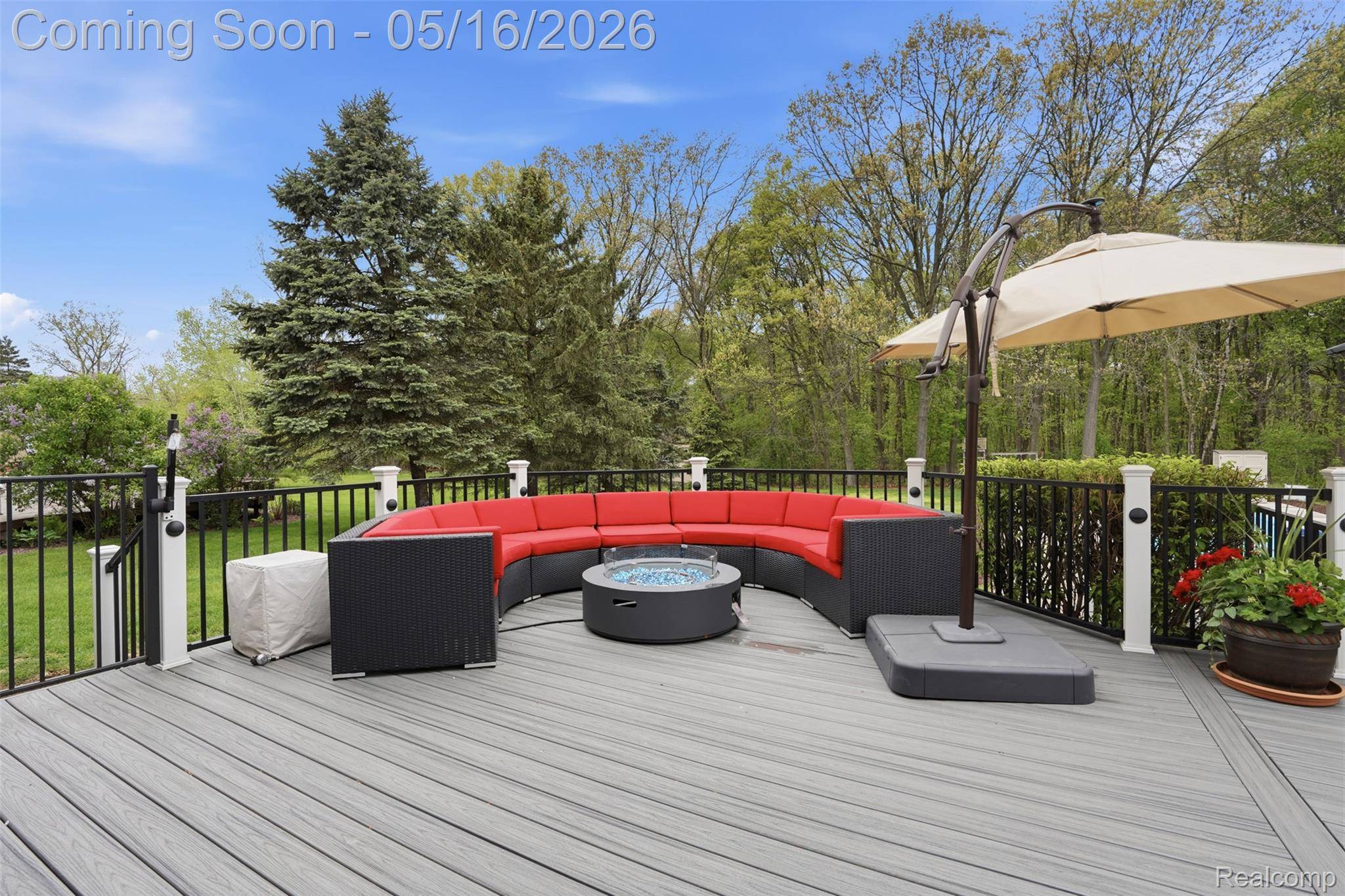 8876 Wintercove DR, Commerce Charter Township, MI 48382