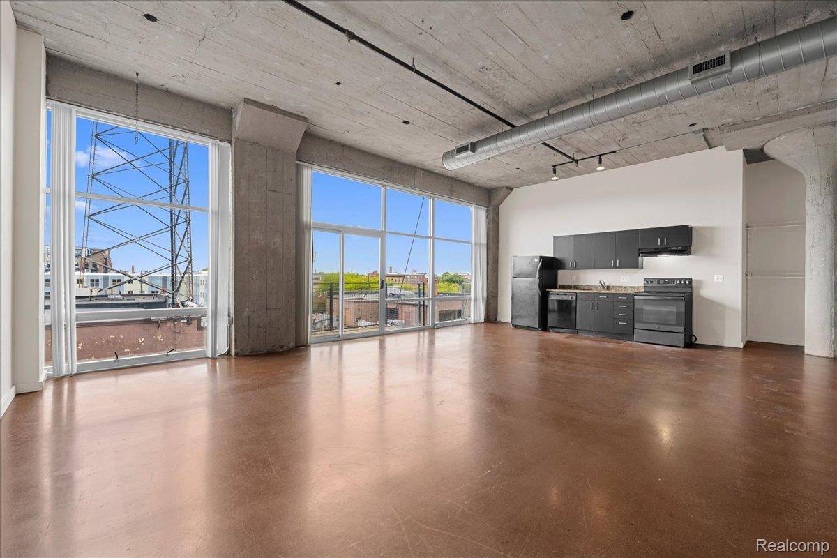 55 W Canfield ST #306, Wayne, MI 48201