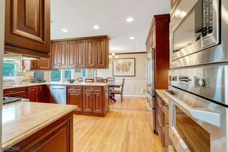 42-09 Cosgrove Ct, Fair Lawn Boro, NJ 07410